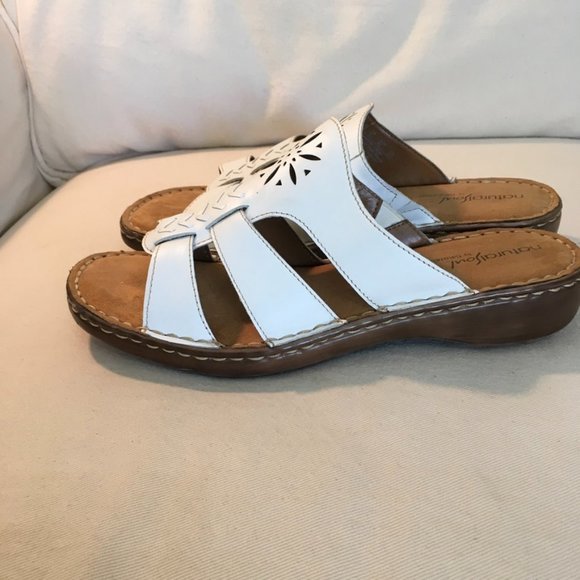 Natural Soul White Slides - Picture 3 of 5